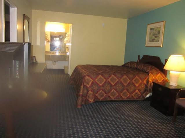 Super 8 By Wyndham Sallisaw Exterior photo